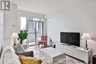 56 Annie Craig Dr in Toronto, ON - Building Photo - Building Photo