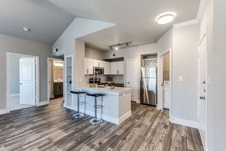 10200 Tanner Rd in Houston, TX - Building Photo - Building Photo
