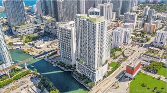 185 SW 7th St, Unit 1600 in Miami, FL - Building Photo