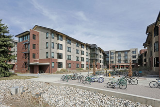 Walnut Aggie Village Apartments in Fort Collins, CO - Foto de edificio - Building Photo