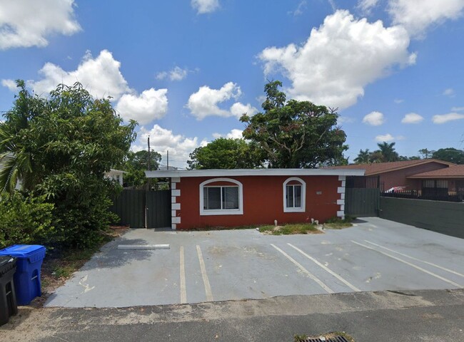 2131 NW 7th St in Fort Lauderdale, FL - Building Photo - Building Photo