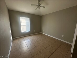101 W 12th St in Lehigh Acres, FL - Foto de edificio - Building Photo