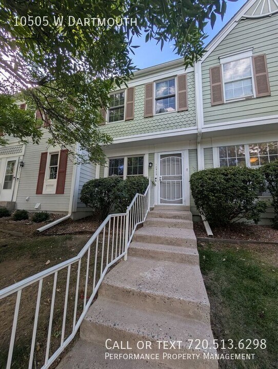 10505 W Dartmouth Ave in Lakewood, CO - Foto de edificio