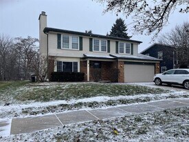 239 Oxford Lake Dr in Oxford, MI - Building Photo