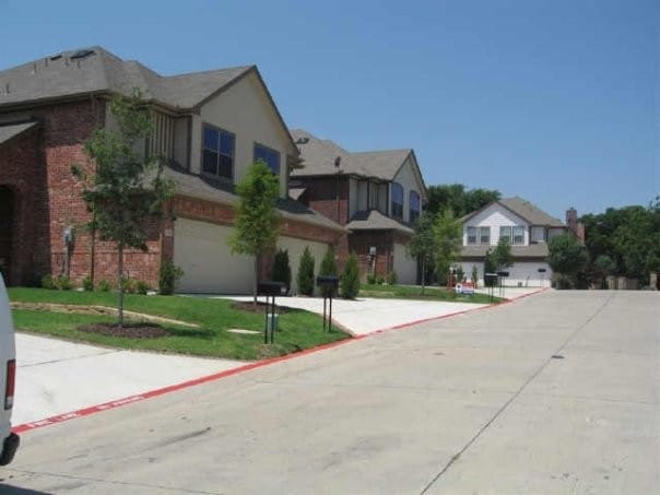 1200 Plaza Way, Unit 1200 Plaza in Richardson, TX - Foto de edificio - Building Photo