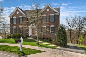 8025 Jordan Ct in Moon Township, PA - Building Photo - Building Photo