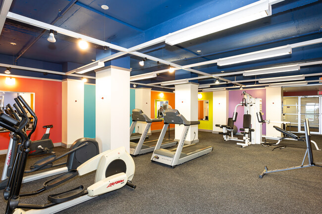 Century Towers Apartments in Kansas City, MO - Building Photo - Interior Photo