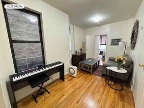 309 W 47th St in New York, NY - Building Photo - Building Photo