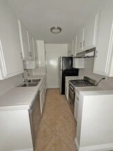 10776 Rose Ave in Los Angeles, CA - Building Photo - Building Photo