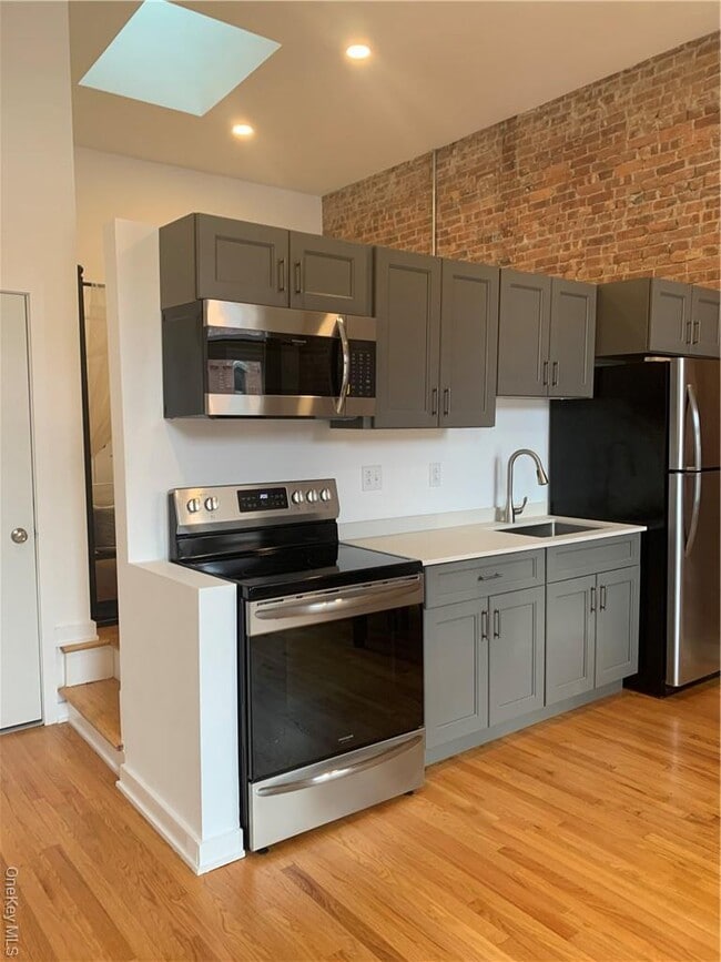 444 Main St in Beacon, NY - Building Photo - Building Photo