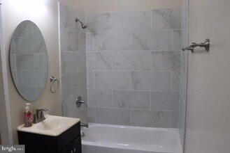 1646 E Pratt St in Baltimore, MD - Foto de edificio - Building Photo