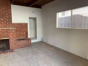 336 7th St, Unit rear in Manhattan Beach, CA - Building Photo - Building Photo