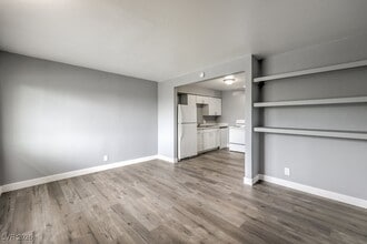 324 W Cleveland Ave in Las Vegas, NV - Building Photo - Building Photo
