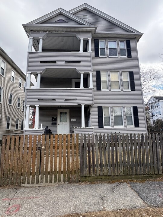 82 Cohasset St in Worcester, MA - Building Photo