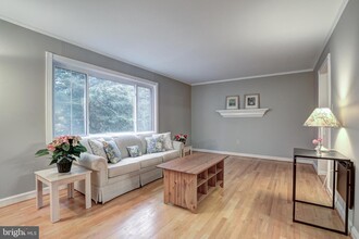 10430 Armstrong St in Fairfax, VA - Building Photo - Building Photo