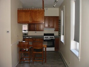121 Gay St, Unit Apartment C in Phoenixville, PA - Building Photo - Building Photo