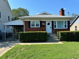 5323 N Carlin Springs Rd in Arlington, VA - Building Photo