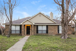 2310 Shadyoaks Ln in Rowlett, TX - Building Photo