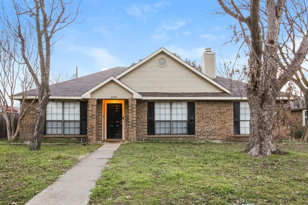2310 Shadyoaks Ln in Rowlett, TX - Building Photo