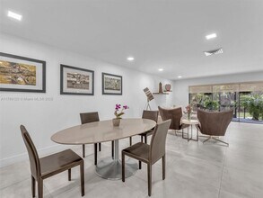 4006 Estepona Ave in Doral, FL - Building Photo - Building Photo