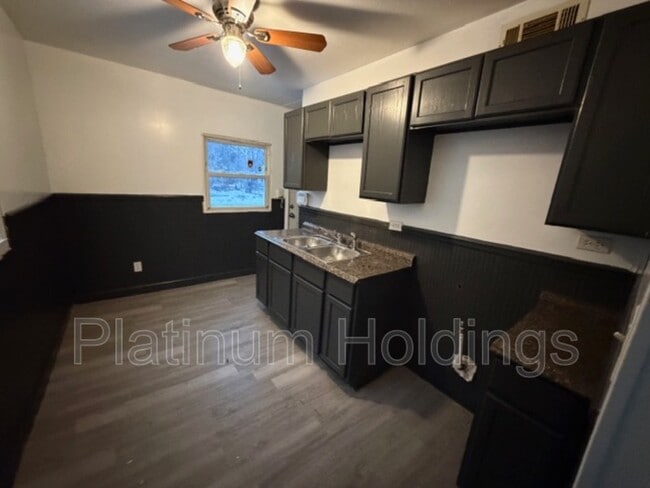 4264 E 164th St in Cleveland, OH - Building Photo - Building Photo