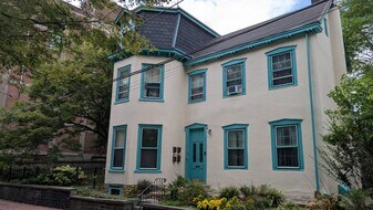 21 E Penn St, Unit #3 in Philadelphia, PA - Building Photo