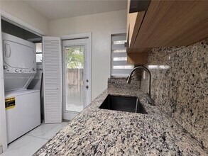 7135 SW 22nd St in Miami, FL - Building Photo - Building Photo