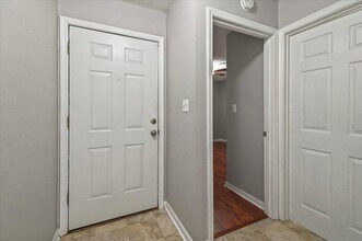 3001 Oak Park Ct in Tallahassee, FL - Foto de edificio - Building Photo