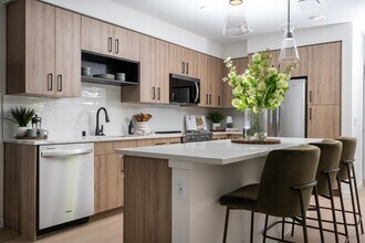 Alexan Woodinville in Woodinville, WA - Foto de edificio - Building Photo