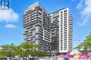 2087 Fairview St in Burlington, ON - Building Photo