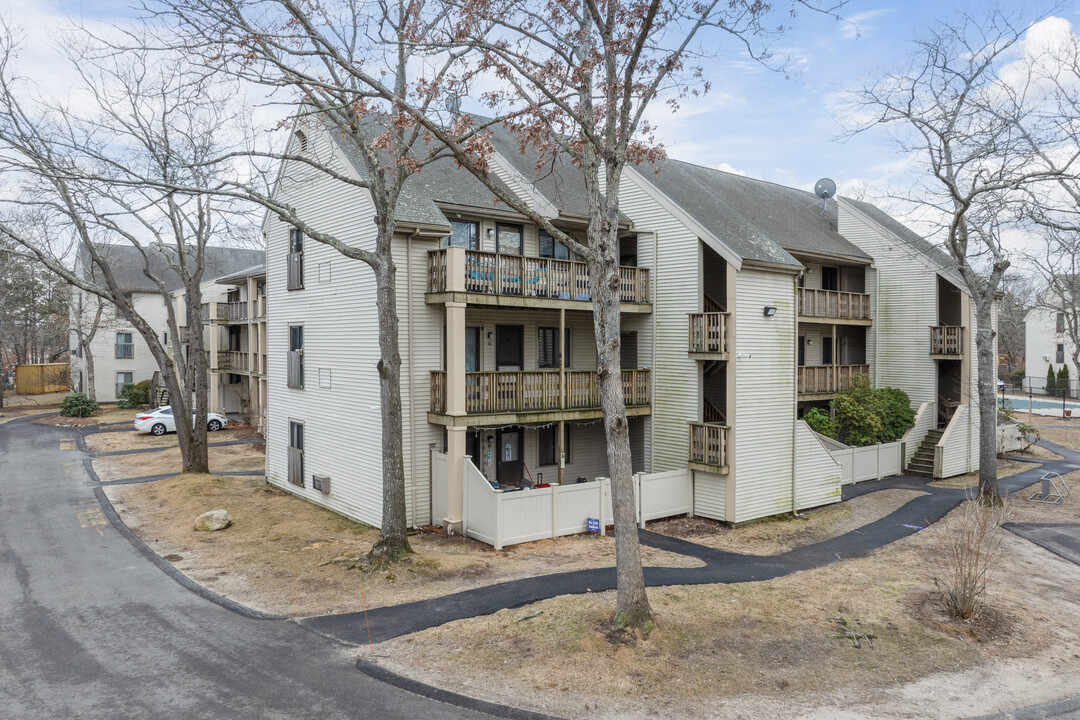 Cape Crossroads Condominiums in Hyannis, MA - Building Photo