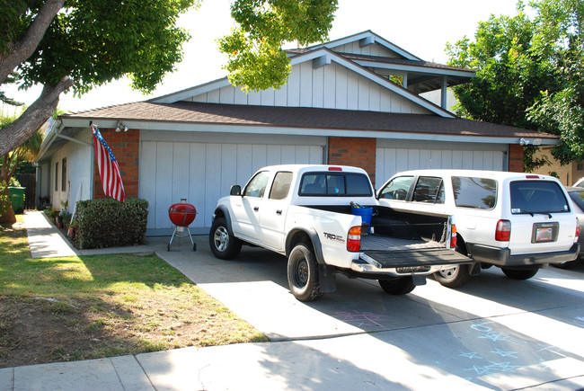 255 S Pixley St in Orange, CA - Building Photo - Building Photo