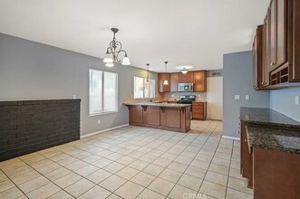 8763 Lurline Ave in Winnetka, CA - Foto de edificio - Building Photo