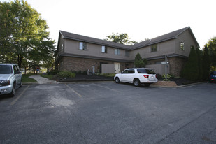 300-360 N Airlite St in Elgin, IL - Building Photo
