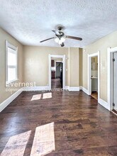 1100 E 74th St in Cleveland, OH - Building Photo - Building Photo