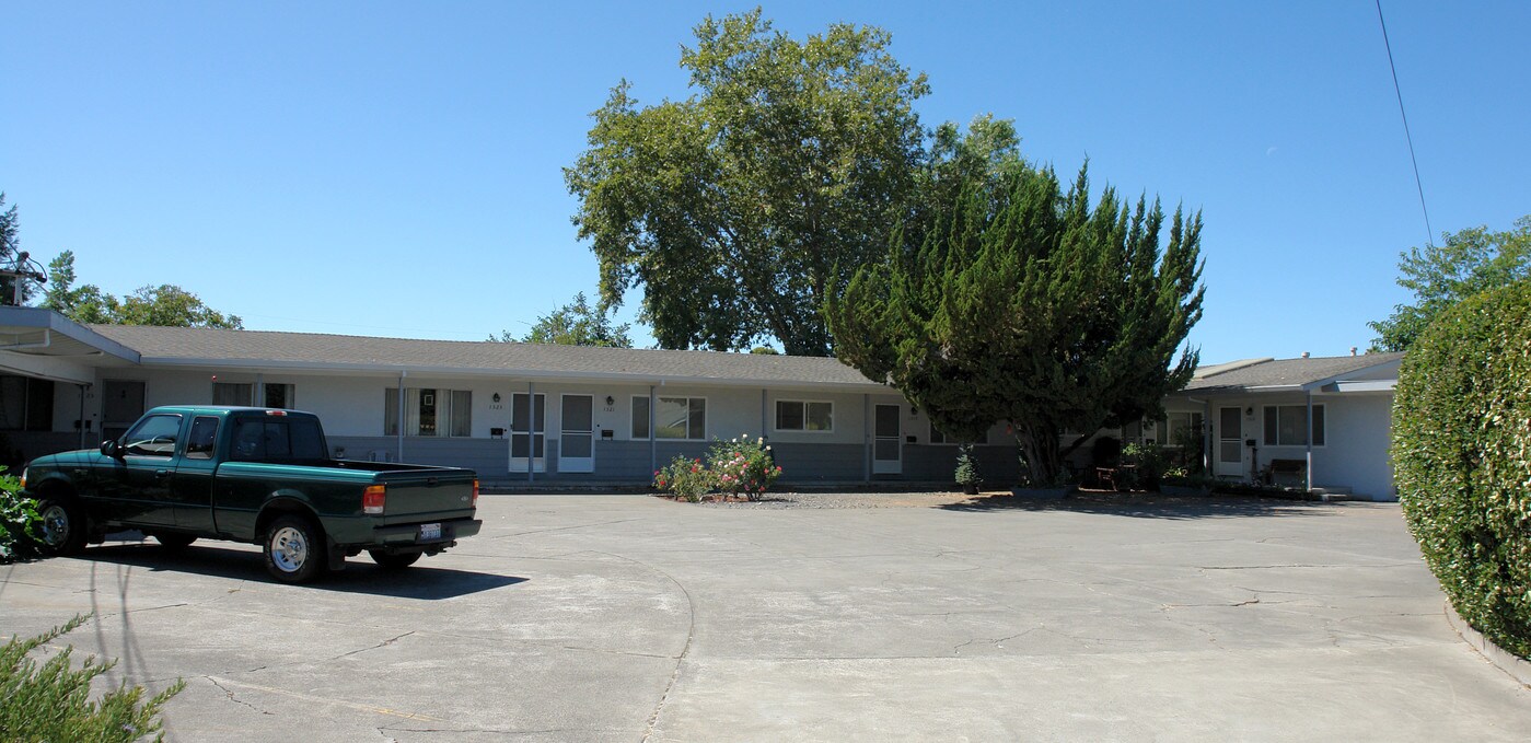 1515 Lynn Ct in Santa Rosa, CA - Foto de edificio