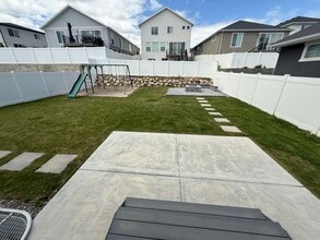 6086 W Esker Terrace Ln in West Jordan, UT - Building Photo - Building Photo