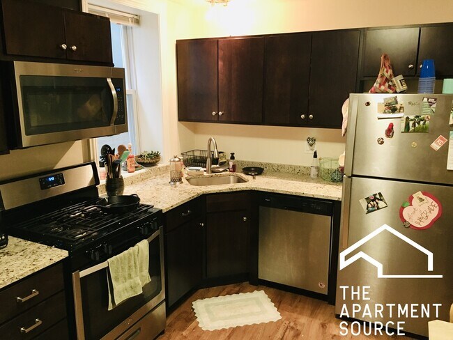 3804 W Diversey Ave, Unit G in Chicago, IL - Foto de edificio - Building Photo