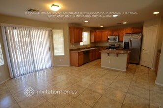 8323 S 48th Ln in Phoenix, AZ - Foto de edificio - Building Photo