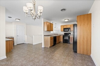 2000 Curry Rd in Schenectady, NY - Building Photo - Building Photo