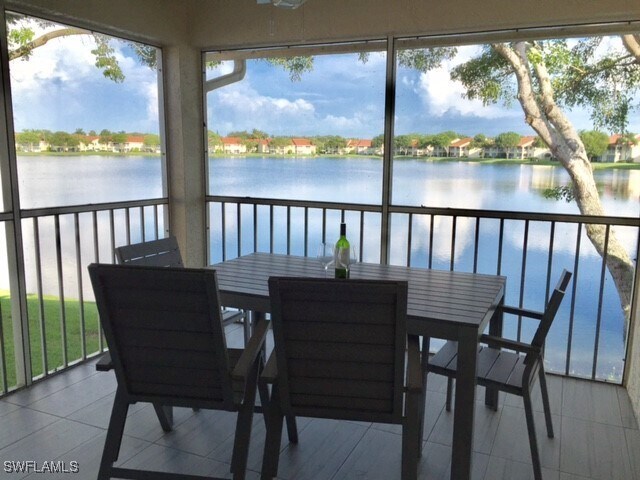 7800 Emerald Cir in Naples, FL - Foto de edificio