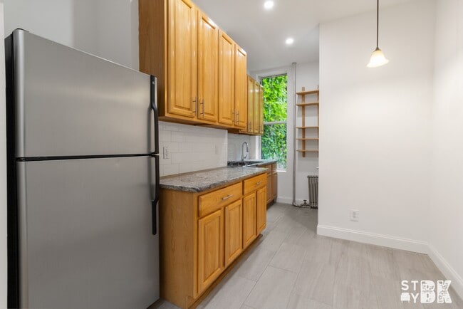 102 N 7th St
