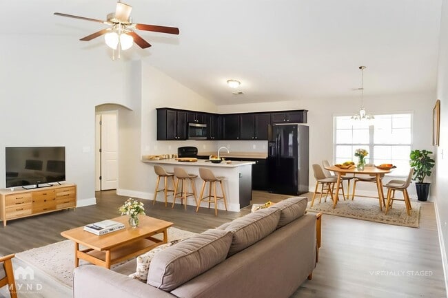 201 Bermuda Lakes Dr in Meridianville, AL - Building Photo - Building Photo