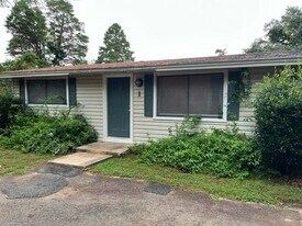 1569 Coombs Dr in Tallahassee, FL - Building Photo