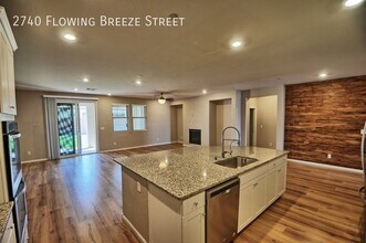 2740 Flowing Breeze St in Henderson, NV - Building Photo - Building Photo