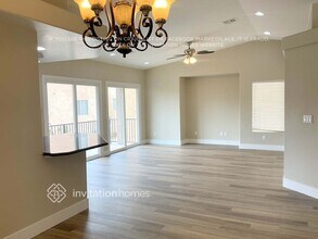 6808 W Seasmoke Ct in Las Vegas, NV - Foto de edificio - Building Photo