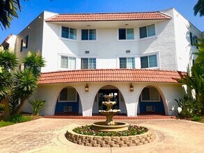 Casa Serena in Fremont, CA - Foto de edificio - Building Photo