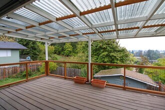 970 Cascade Dr NW in Salem, OR - Building Photo - Building Photo