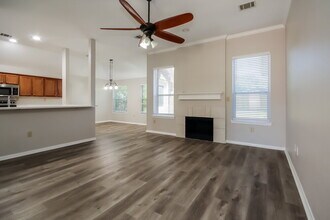 13553 Miller Ln in Willis, TX - Building Photo - Building Photo