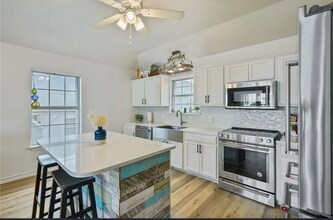 4030 Walker Dr in Corpus Christi, TX - Building Photo - Building Photo